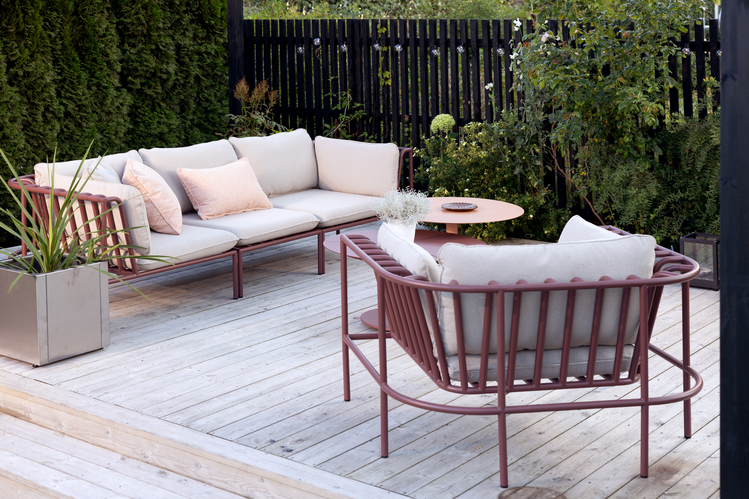 1500x1000 Collier Zin Red Lounge Group.png