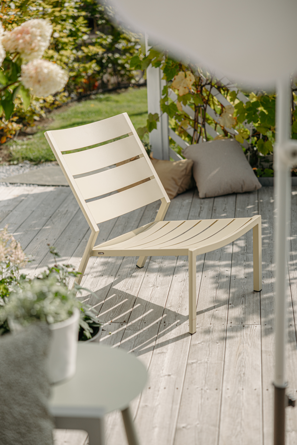 Delia loungestol Lemon