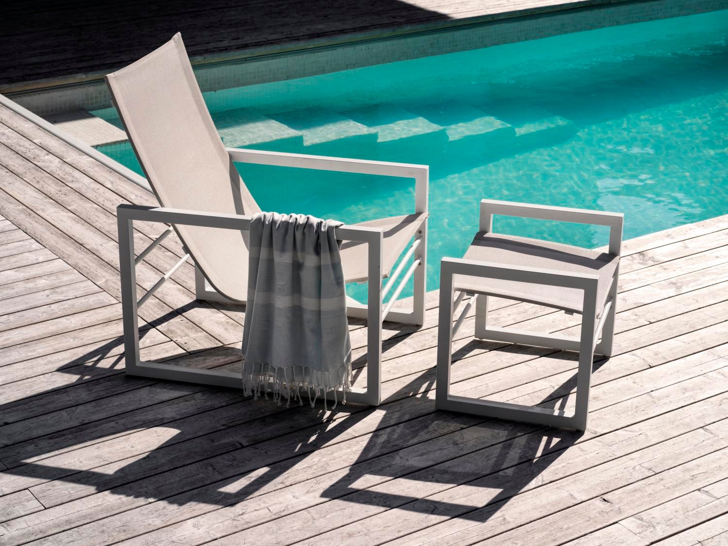 Vevi fodskammel White_Offwhite