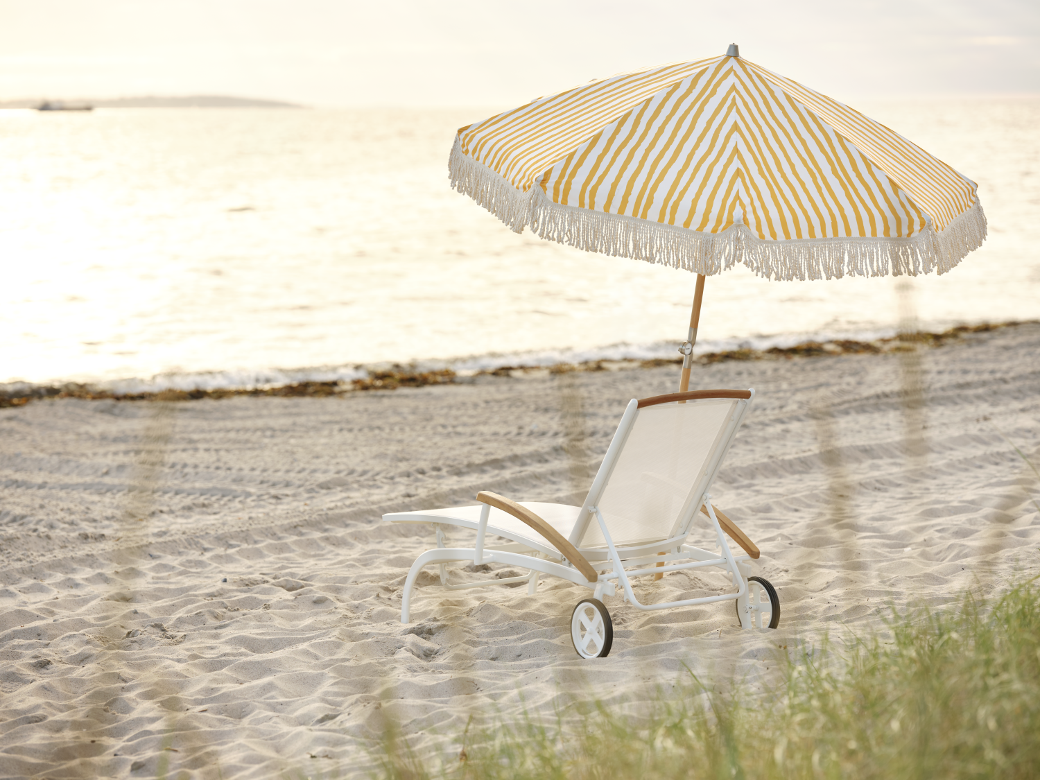 Andy hvileseng White_Offwhite